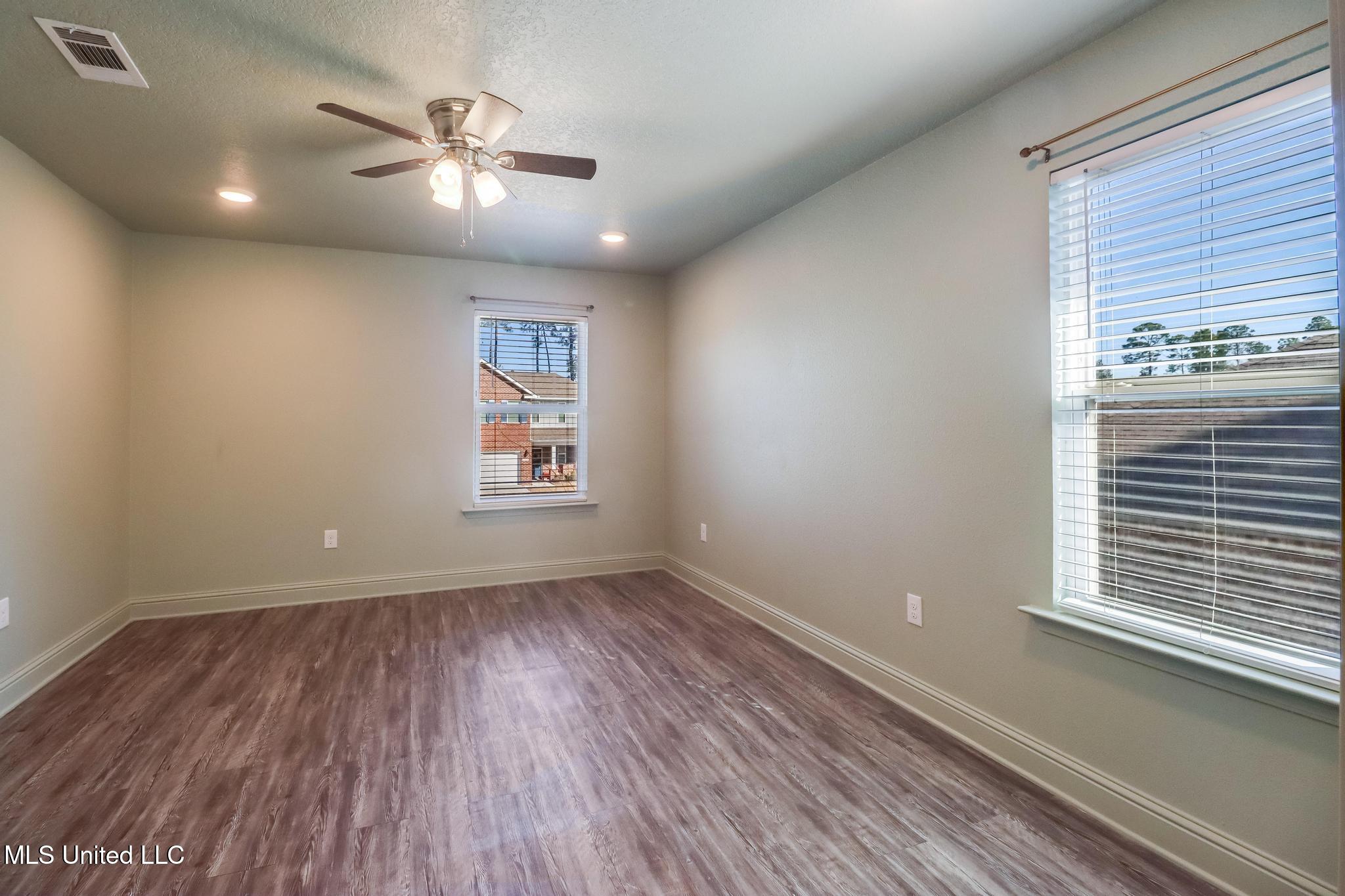 5261 Overland Drive Biloxi, MS 39532 - Photo 15 of 27 IMG_2503-2