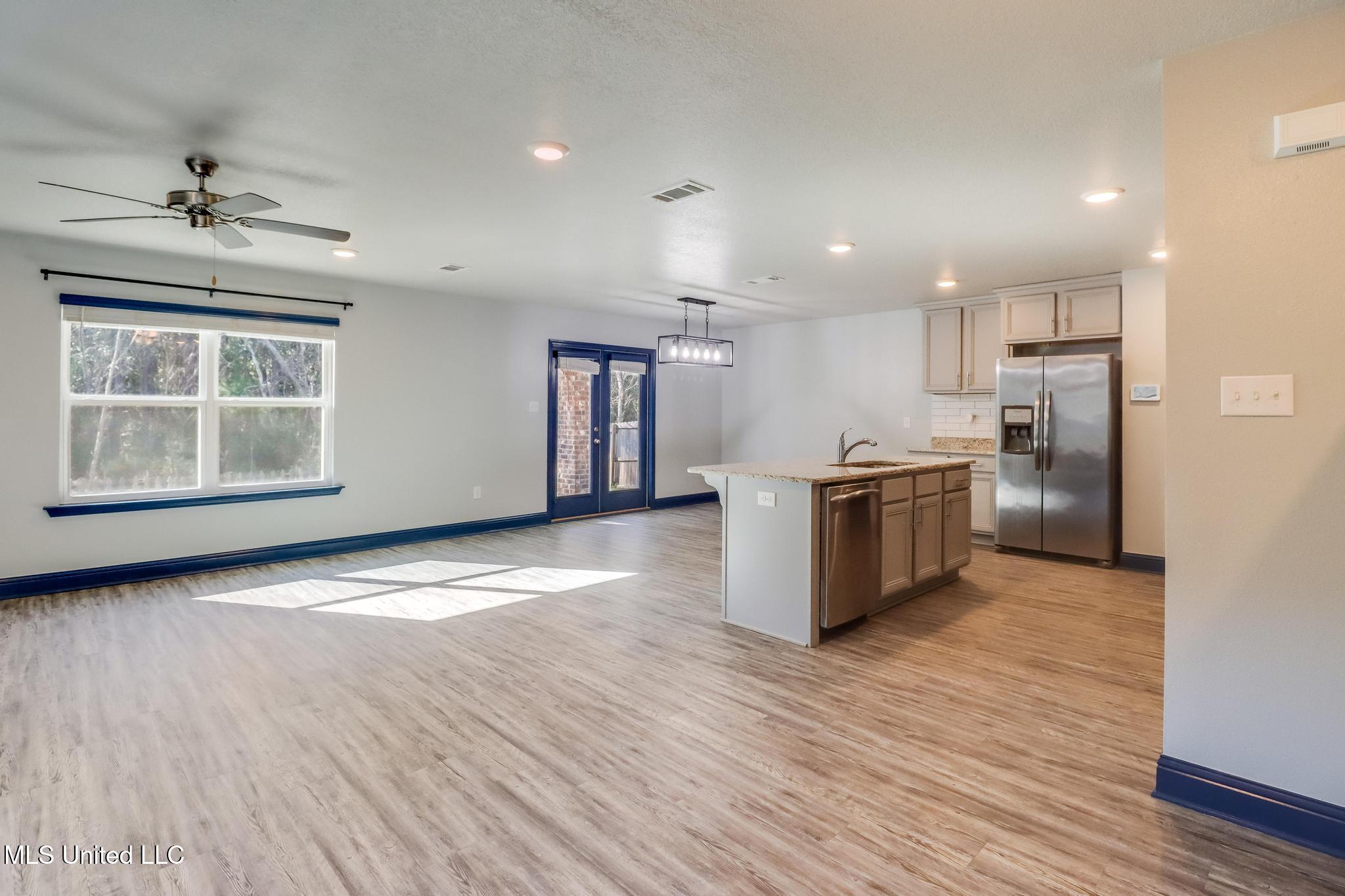 5261 Overland Drive Biloxi, MS 39532 - Photo 2 of 27 IMG_2452-2