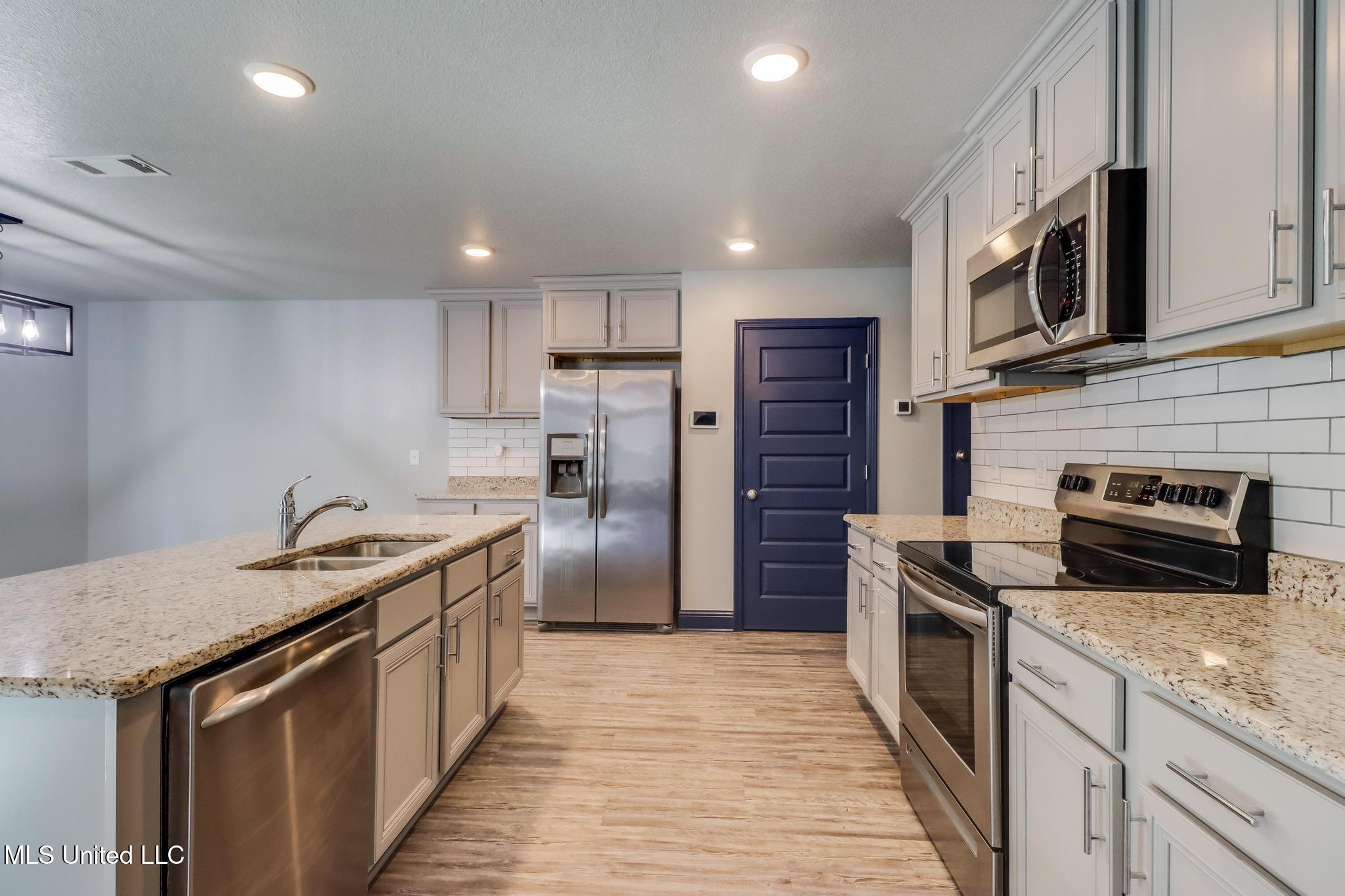 5261 Overland Drive Biloxi, MS 39532 - Photo 6 of 27 IMG_2458