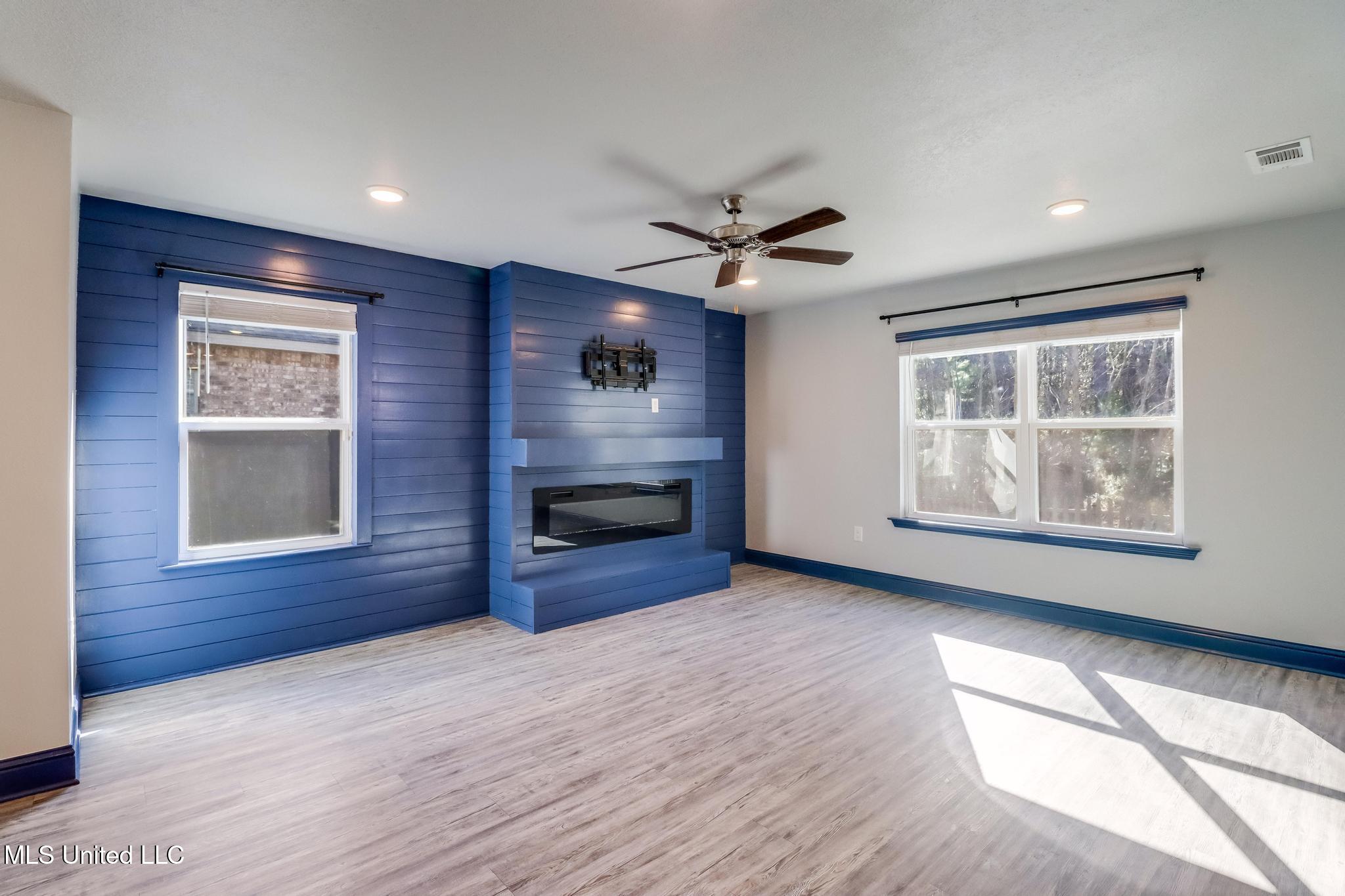 5261 Overland Drive Biloxi, MS 39532 - Photo 8 of 27 IMG_2461-2