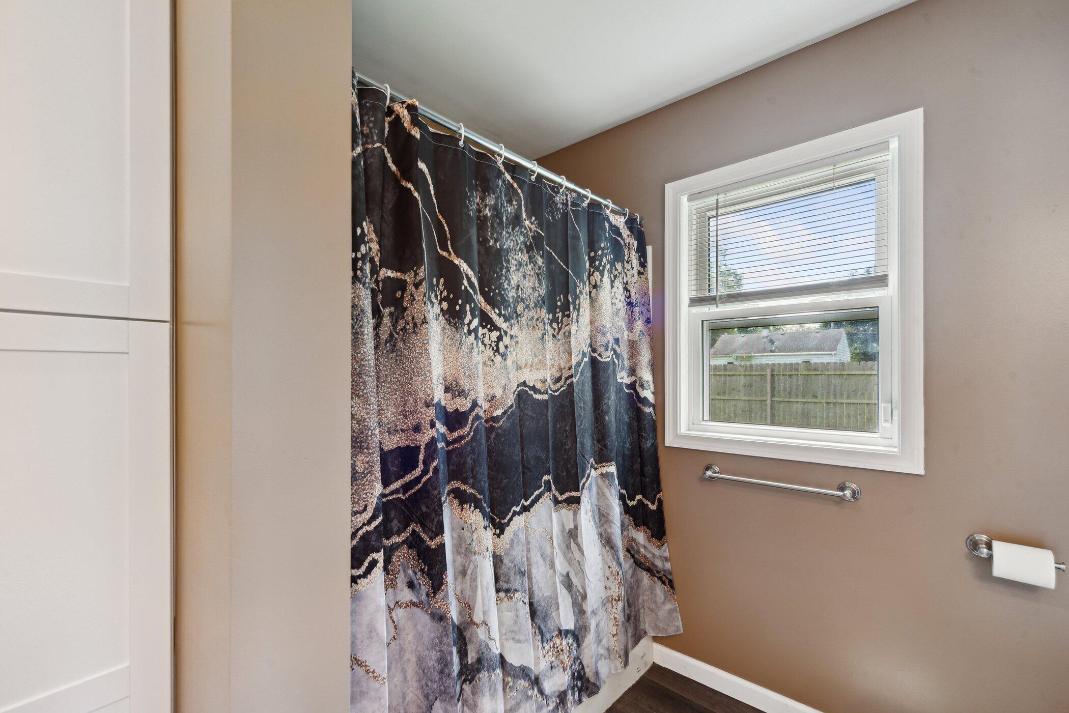145 Falcon Road Jackson, MI 49202 - Photo 20 of 32 145-Falcon-Rd-Jackson-MI-49202-WindowSti