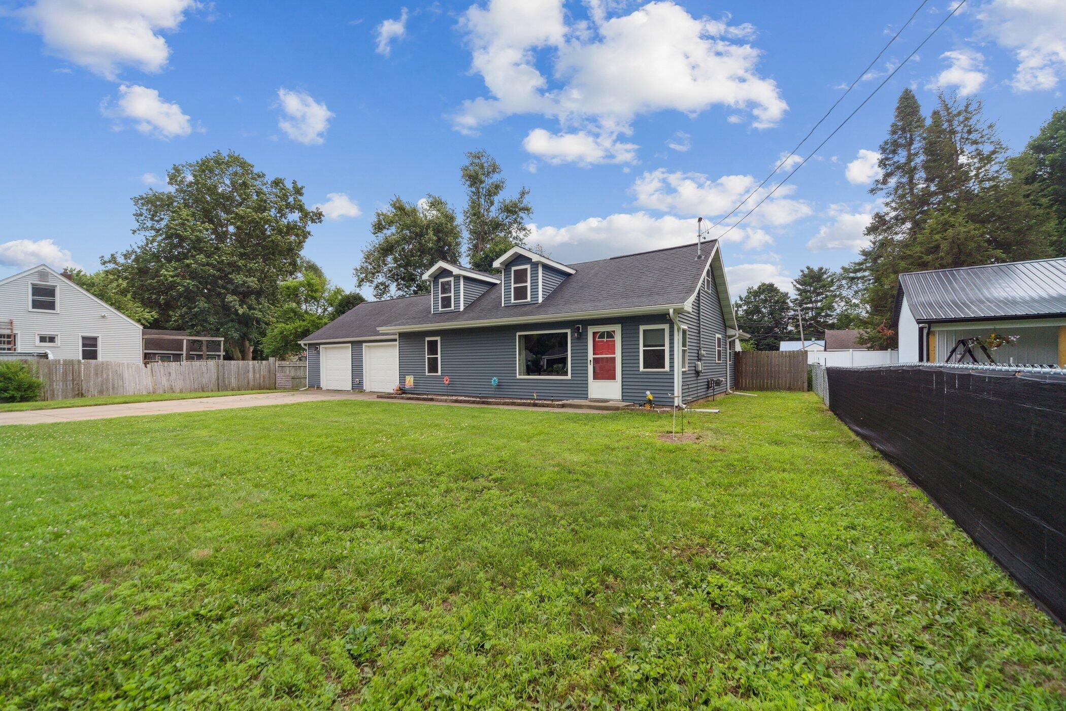 145 Falcon Road Jackson, MI 49202 - Photo 4 of 32 145-Falcon-Rd-Jackson-MI-49202-WindowSti