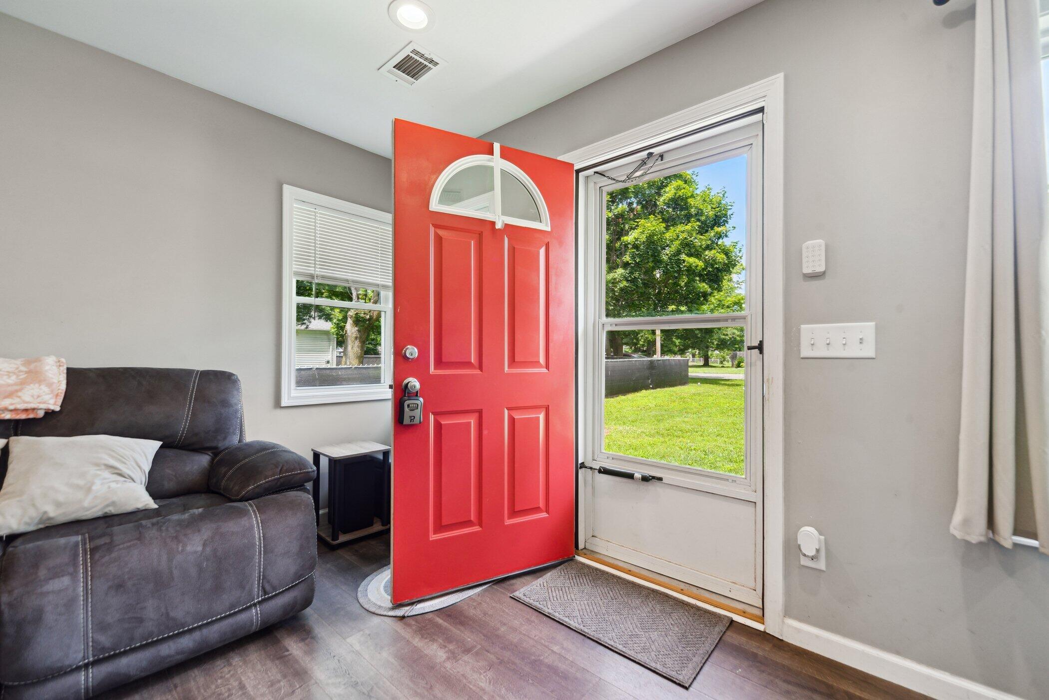 145 Falcon Road Jackson, MI 49202 - Photo 6 of 32 145-Falcon-Rd-Jackson-MI-49202-WindowSti
