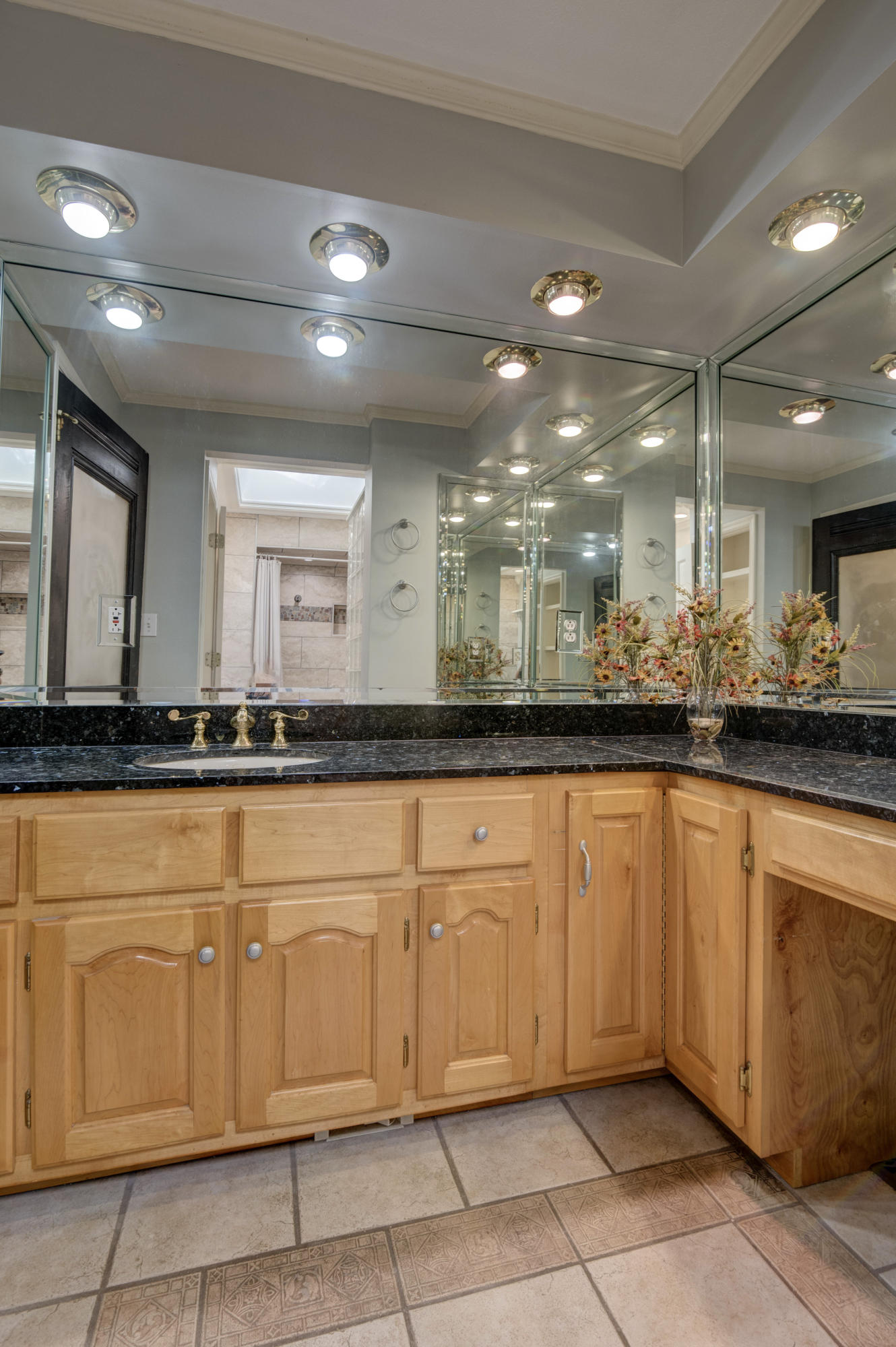 101 Thayer Lane Oak Ridge, TN 37830 - Photo 14 of 28 Main bath