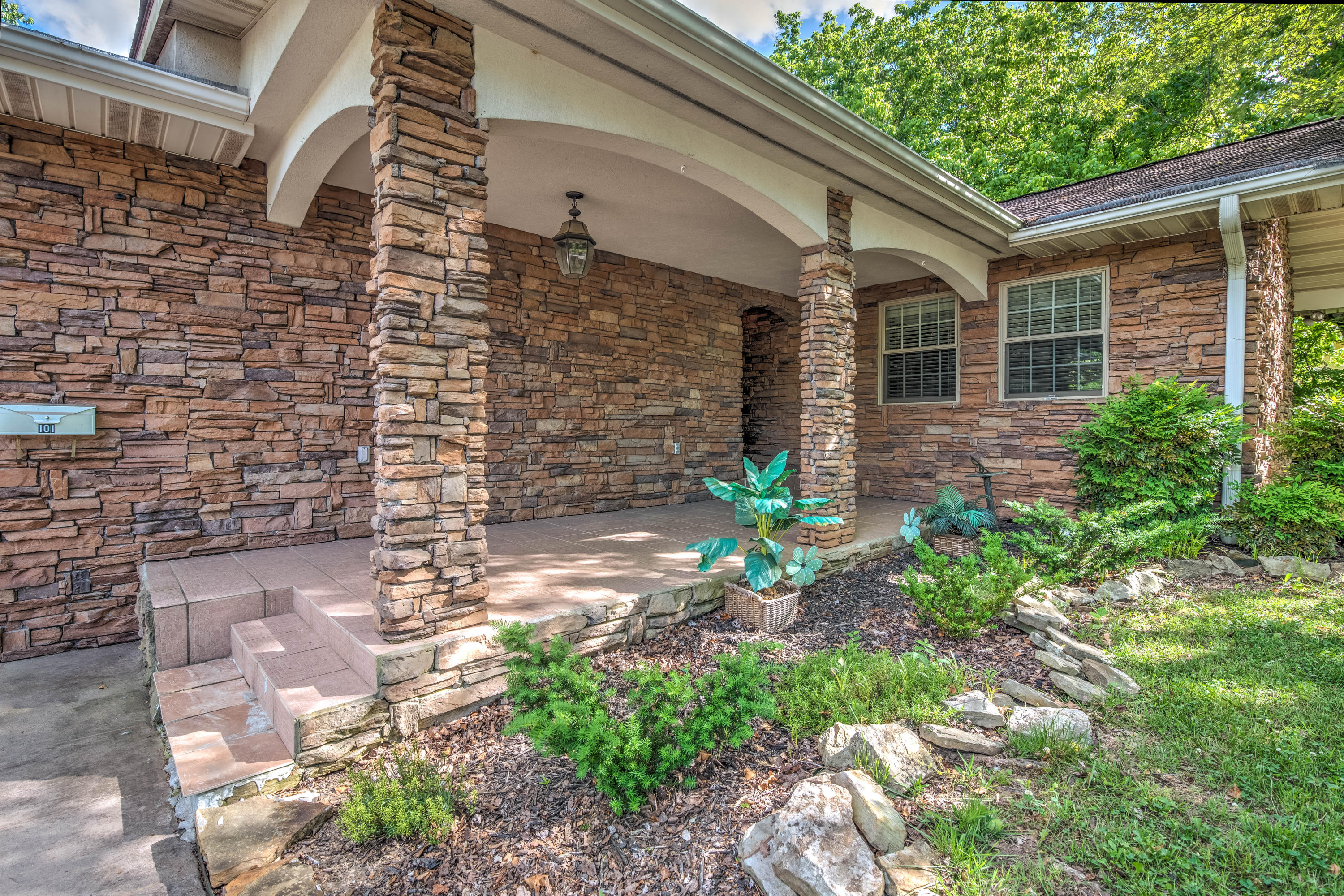 101 Thayer Lane Oak Ridge, TN 37830 - Photo 3 of 28 Front porch