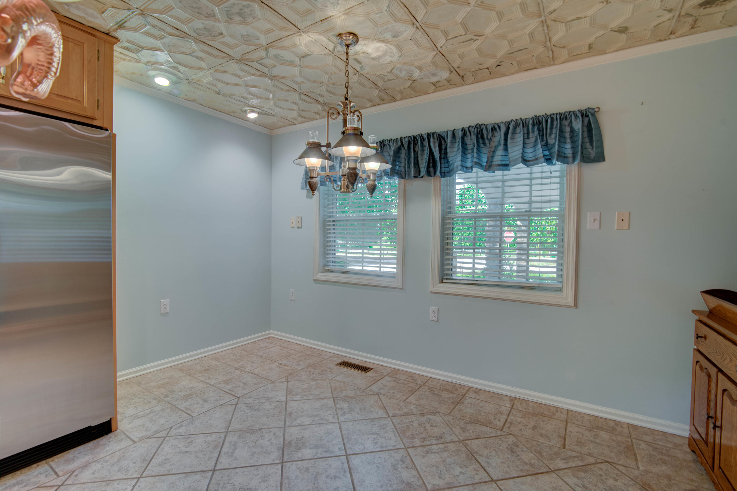 101 Thayer Lane Oak Ridge, TN 37830 - Photo 8 of 28 Eat-in kitchen
