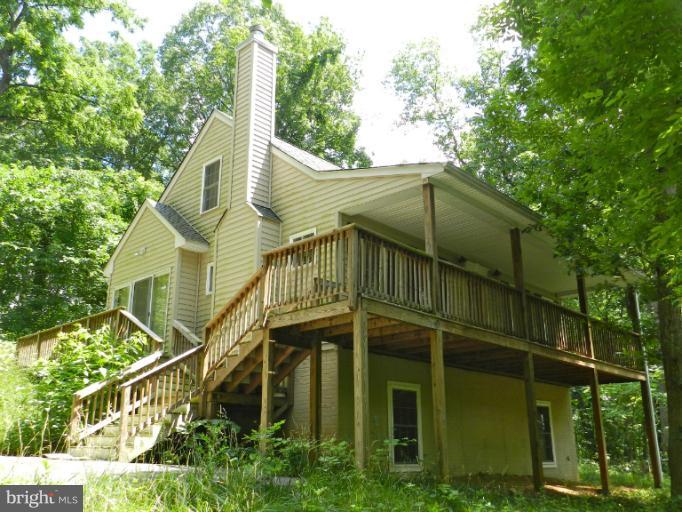 a view of a house with a small yard