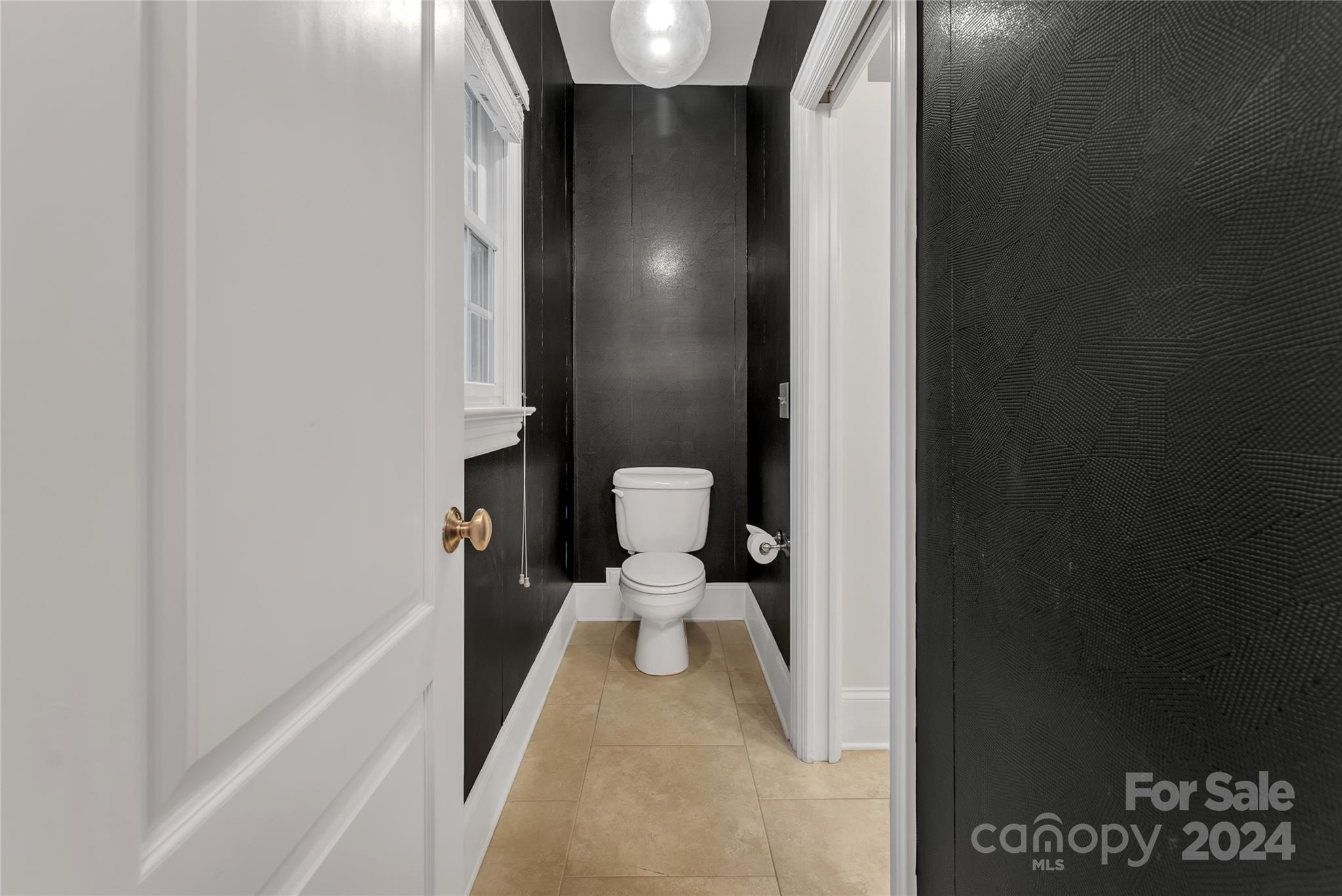 920 Millbrook Road Charlotte, NC 28211 - Photo 29 of 48 a view of entryway