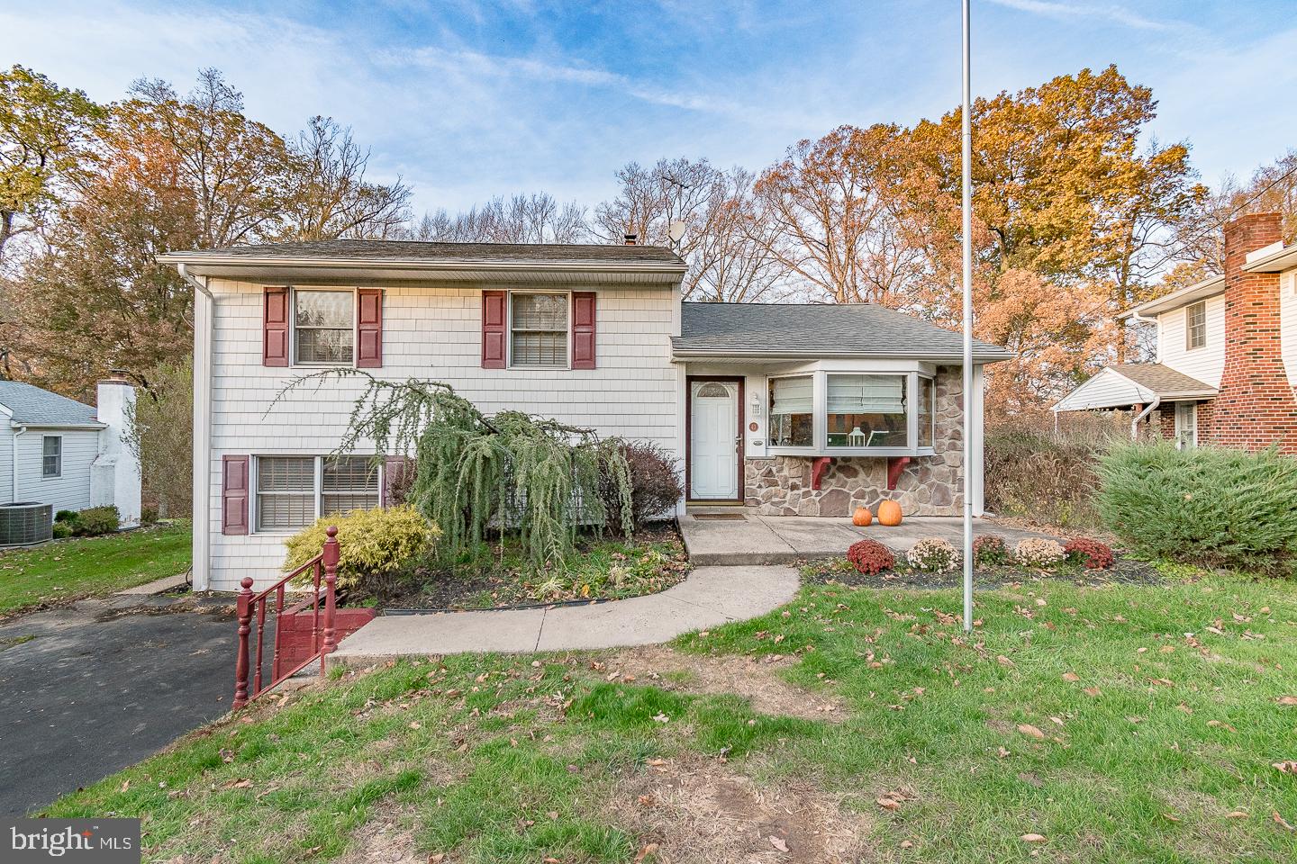 43 Russell Road Willow Grove, PA 19090 - Photo 1 of 30 Gallery Image 1