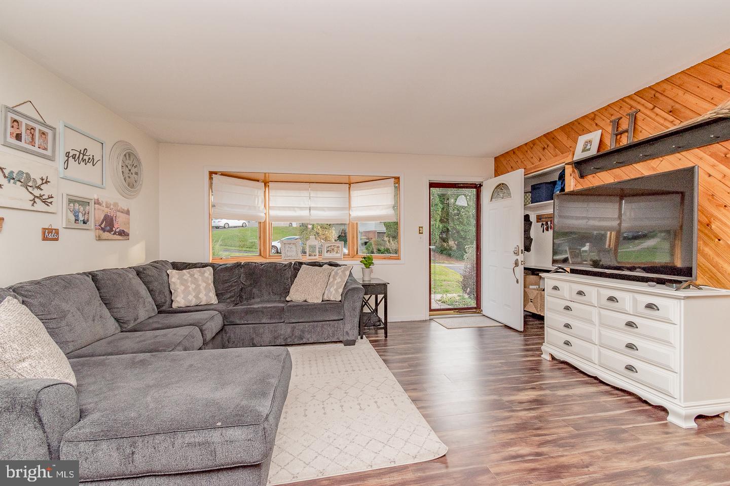43 Russell Road Willow Grove, PA 19090 - Photo 3 of 30 Gallery Image 3
