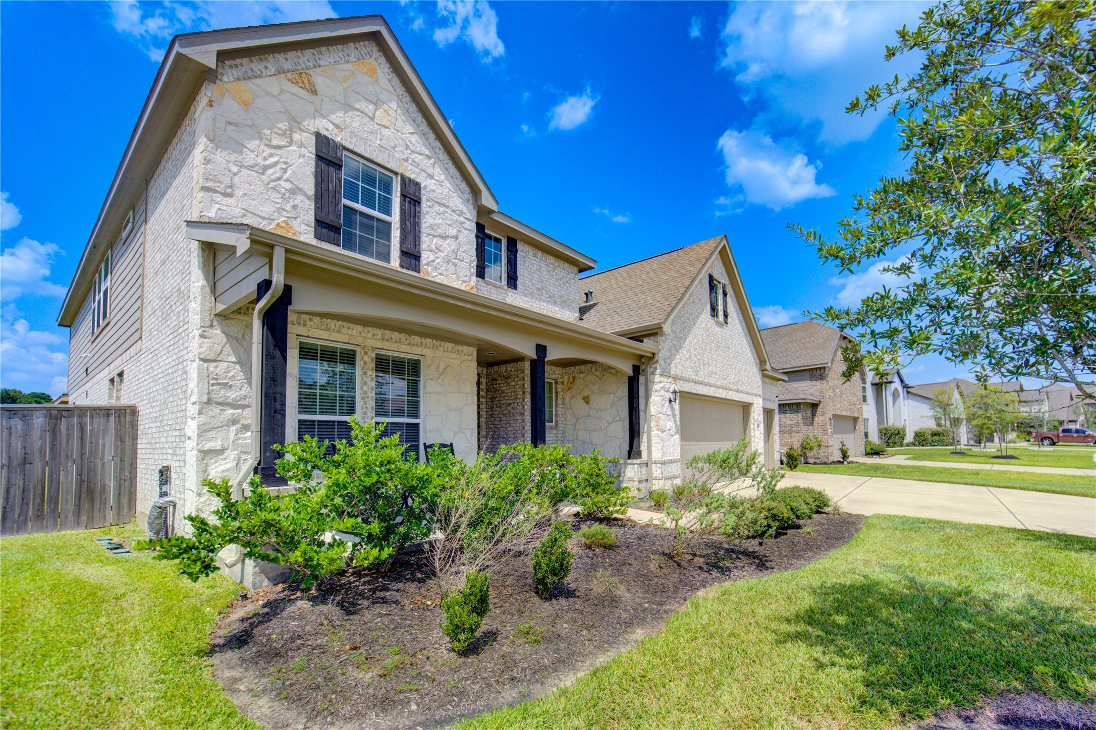 13838 Sturcombe Gln Trail Rosharon, TX 77583 - Photo 2 of 44 a front view of a house with garden