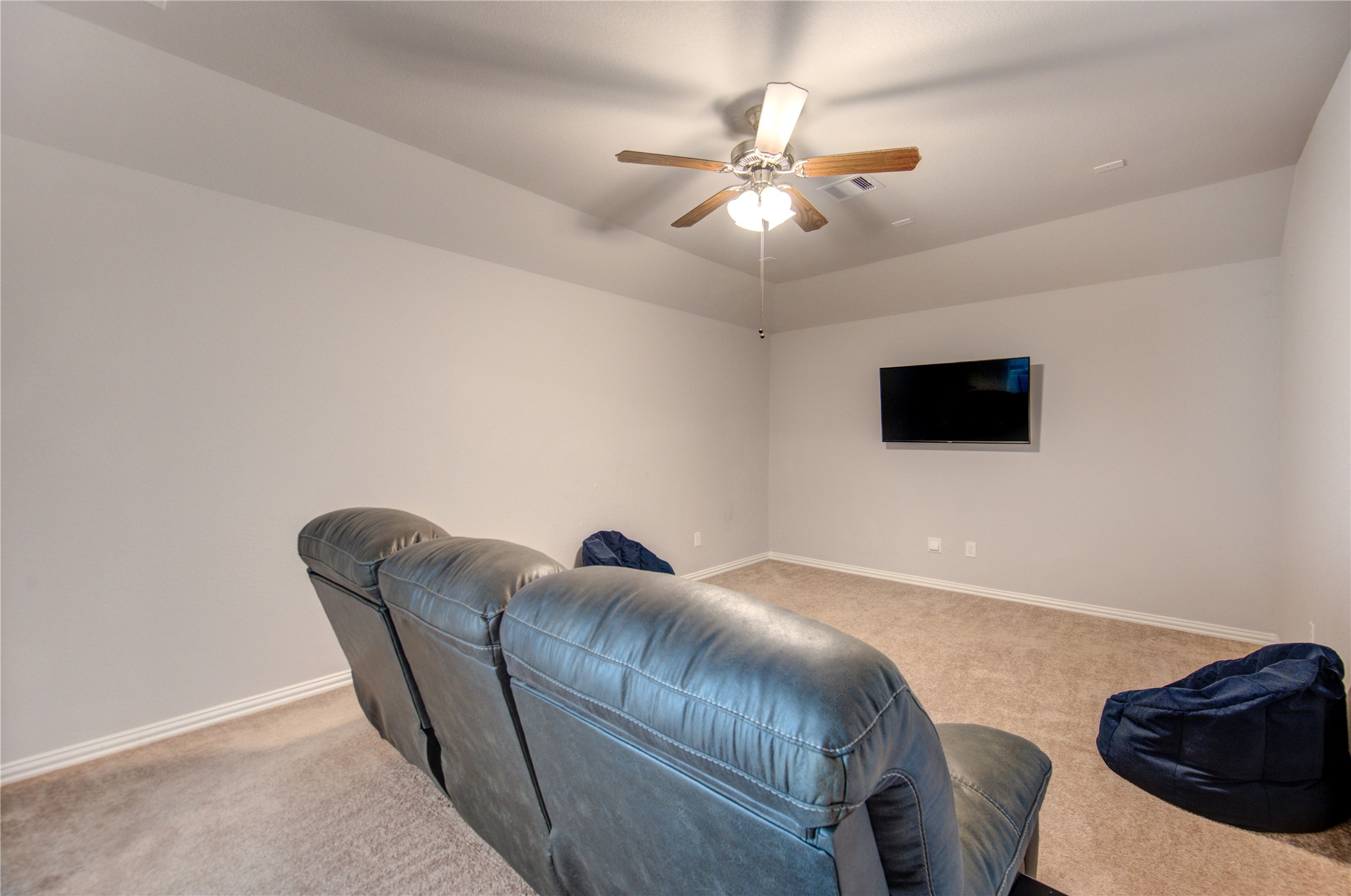 13838 Sturcombe Gln Trail Rosharon, TX 77583 - Photo 33 of 44 a living room with furniture and a flat screen tv