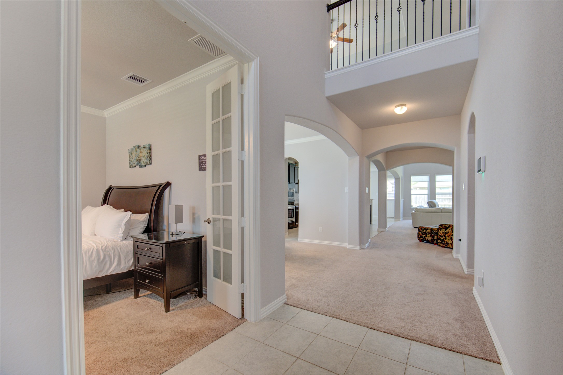 13838 Sturcombe Gln Trail Rosharon, TX 77583 - Photo 6 of 44 a view of a hallway to a livingroom with furniture and windows