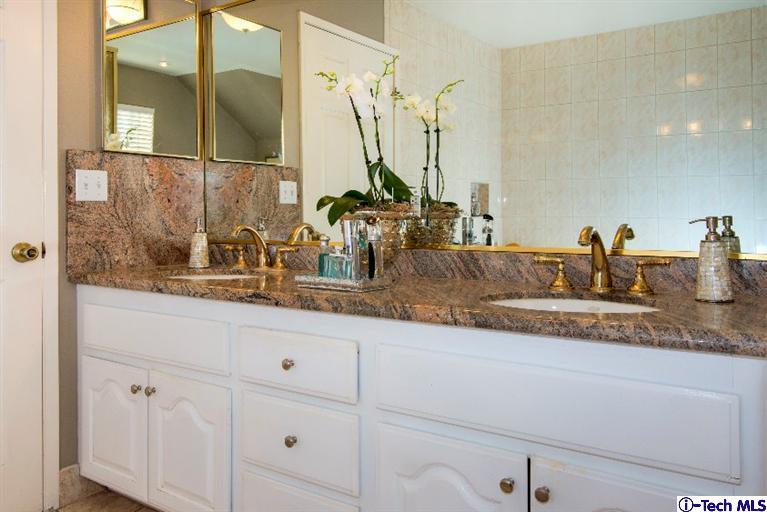932 West Kenneth Road Glendale, CA 91202 - Photo 58 of 83 Additional Photo
