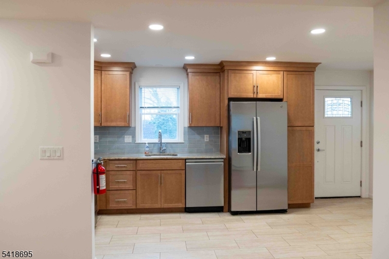 31 Lakeview Road Sparta, NJ 07871 - Photo 5 of 48