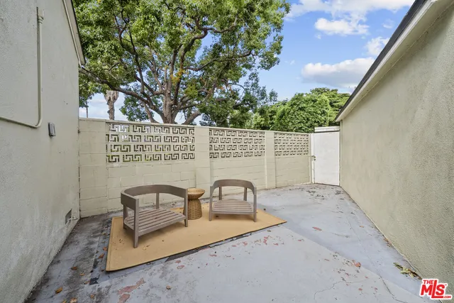 a view of a bench in a patio