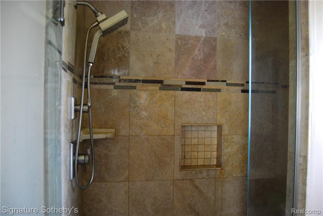 1220 Torpey Road Troy, MI 48083 - Photo 15 of 31 14.JPG