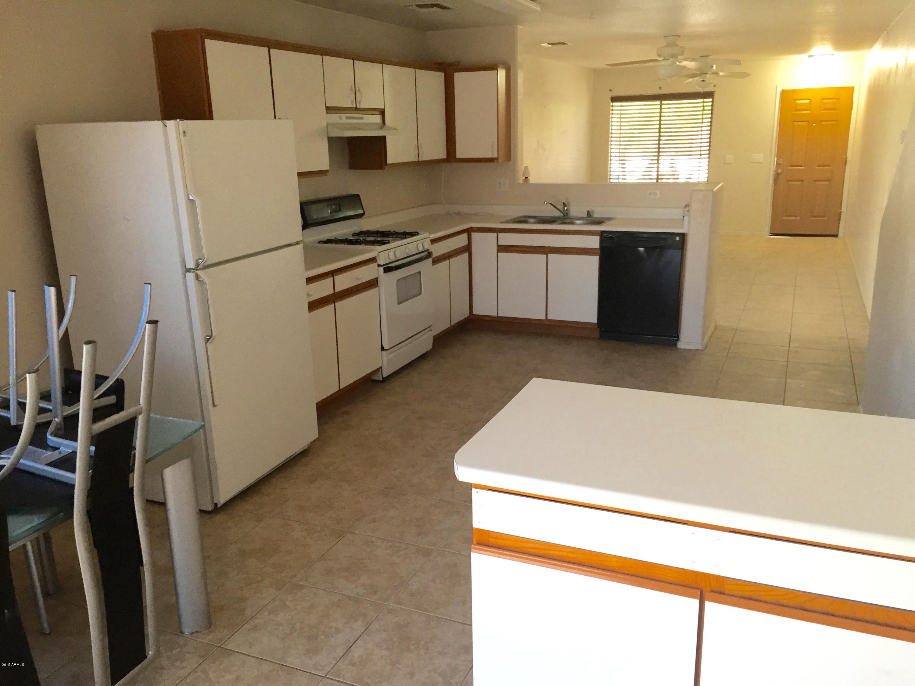 6518 West Riva Road Phoenix, AZ 85043 - Photo 5 of 16 Kitchen
