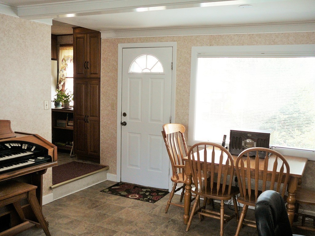 87 Winding Lane Springfield, MA 01118 - Photo 3 of 26