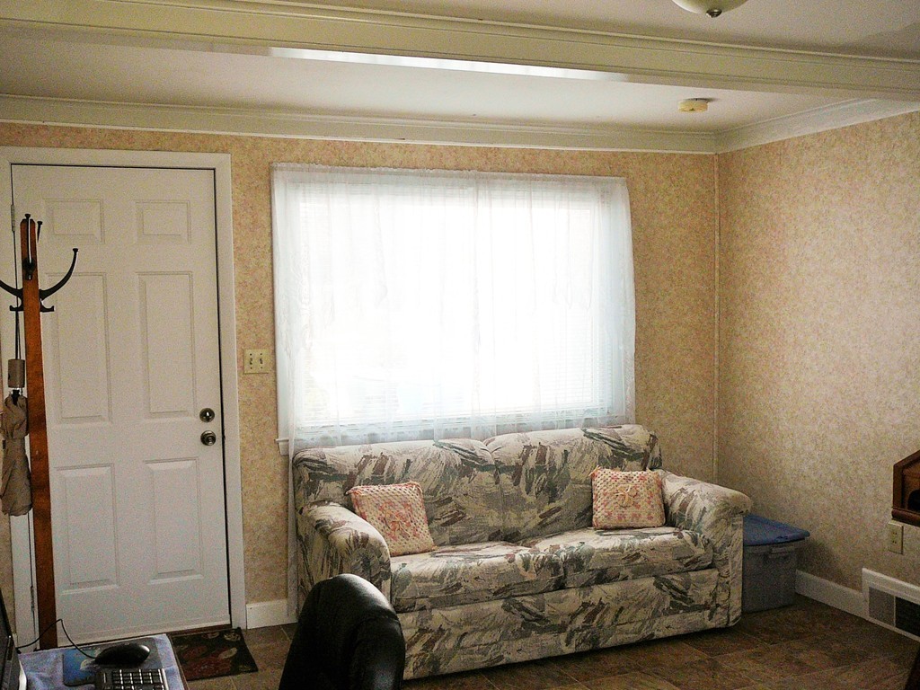 87 Winding Lane Springfield, MA 01118 - Photo 4 of 26