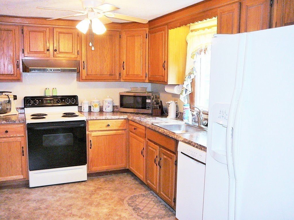 87 Winding Lane Springfield, MA 01118 - Photo 8 of 26