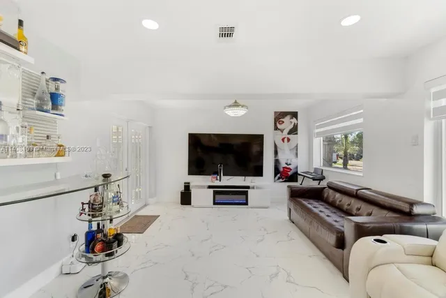 $555,000 | 6841 Atlanta Street, Hollywood, FL 33024