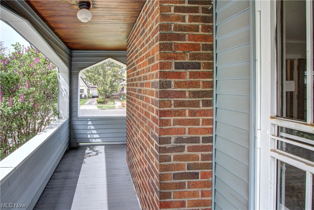 975 Pembrook Road Cleveland, OH 44121 - Photo 6 of 35