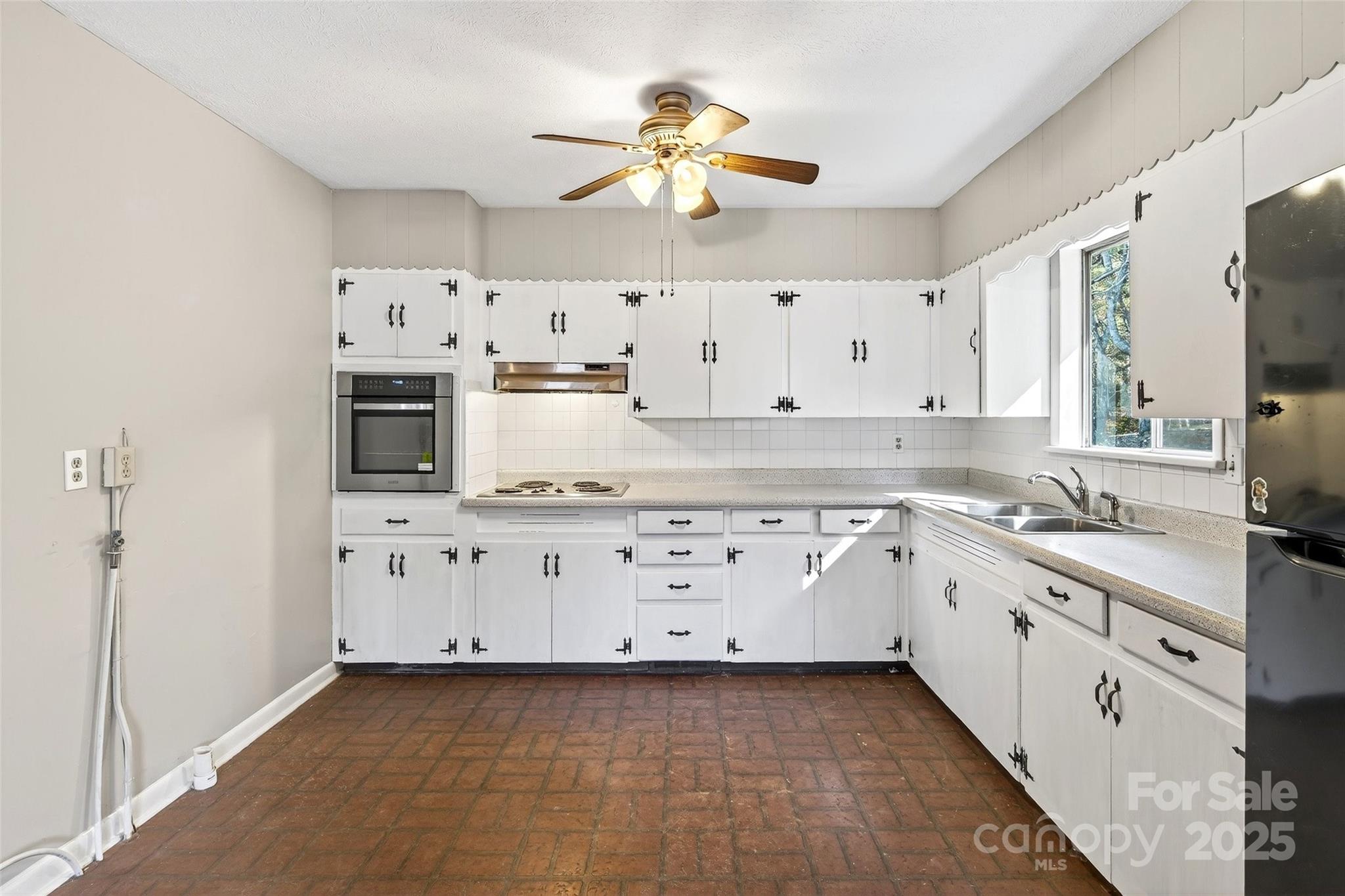 22 Woods Road Fairview, NC 28730 - Photo 11 of 34