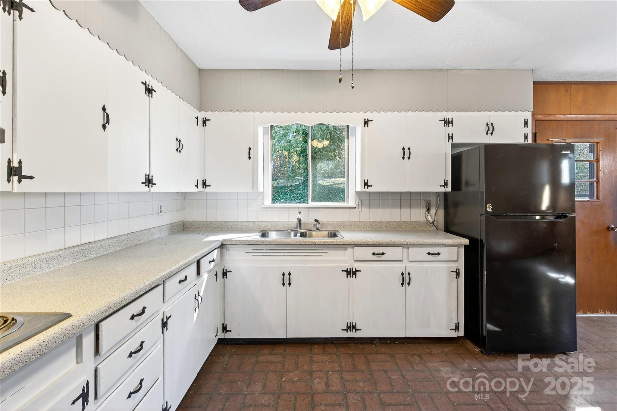 22 Woods Road Fairview, NC 28730 - Photo 12 of 34