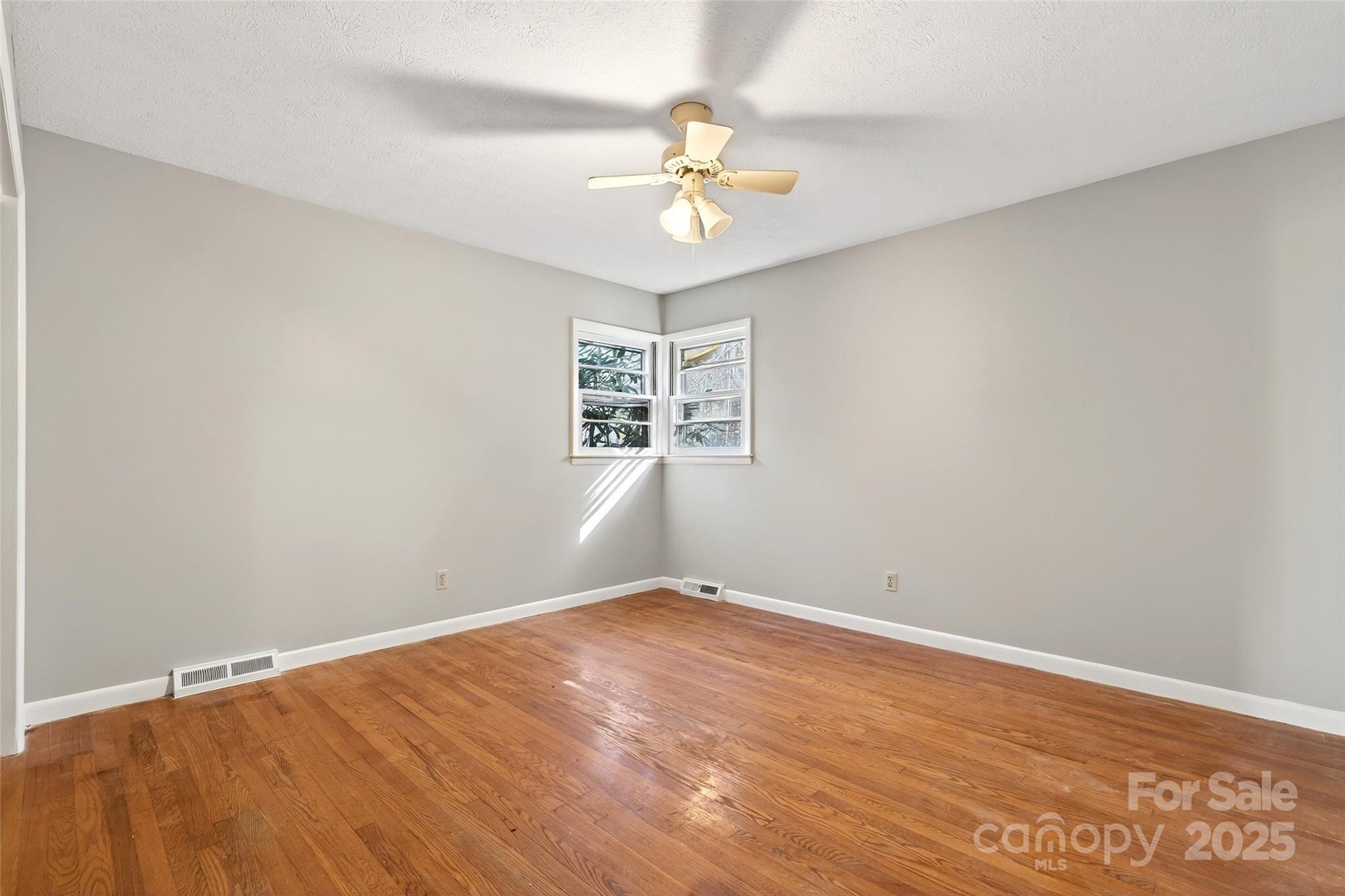 22 Woods Road Fairview, NC 28730 - Photo 16 of 34