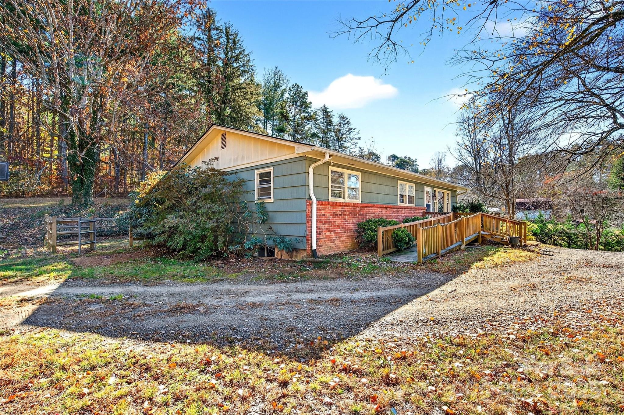 22 Woods Road Fairview, NC 28730 - Photo 3 of 34