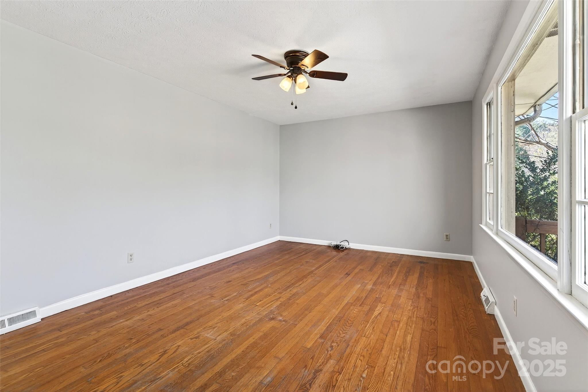 22 Woods Road Fairview, NC 28730 - Photo 5 of 34