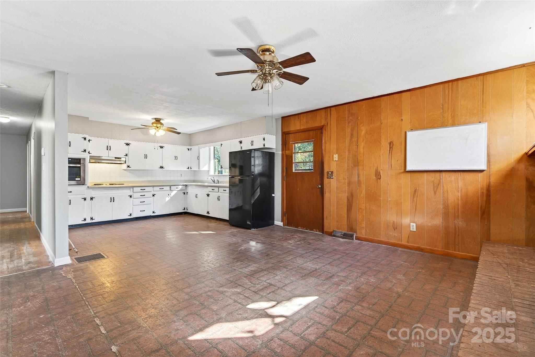 22 Woods Road Fairview, NC 28730 - Photo 9 of 34