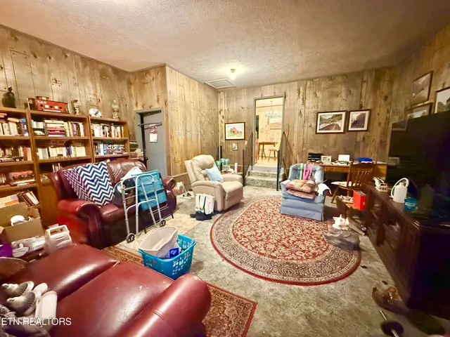 $299,000 | 224 Walnut Hill Lane, Ewing, VA 24248