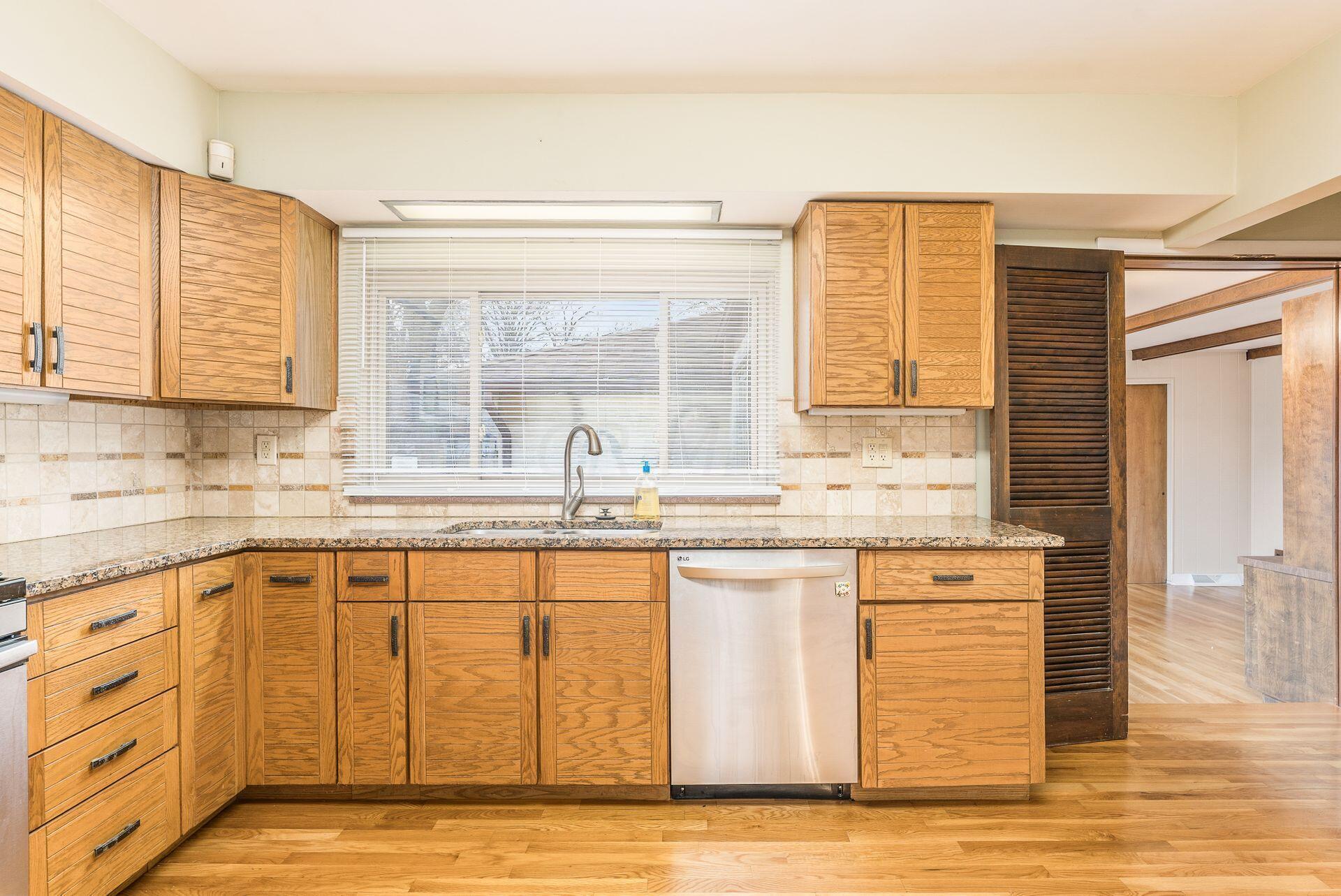 71 North Merkle Road Columbus, OH 43209 - Photo 14 of 66 Kitchen
