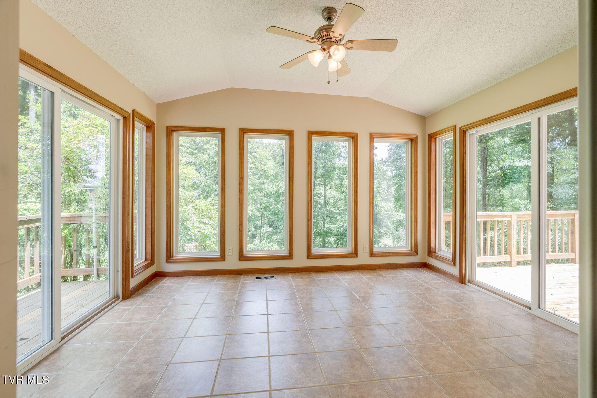 1447 Clawson Road Jonesville, VA 24263 - Photo 11 of 43 010