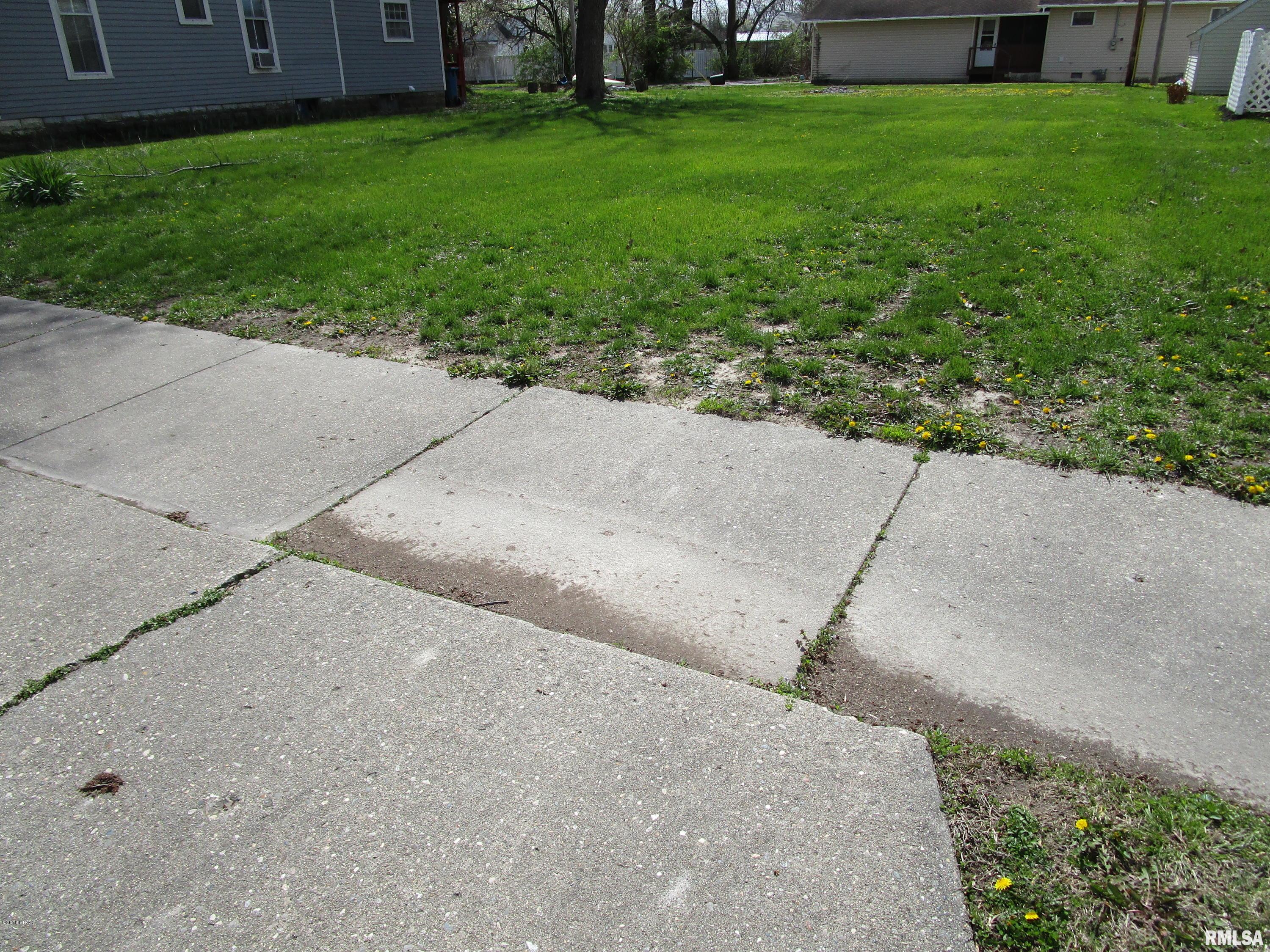 619 North Main Street Flora, IL 62839 - Photo 2 of 6 Gallery Image 2