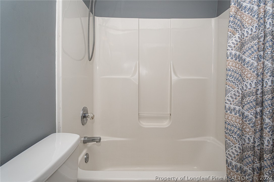1955 Christopher Way Fayetteville, NC 28303 - Photo 23 of 35 a bathroom with a bathtub and toilet