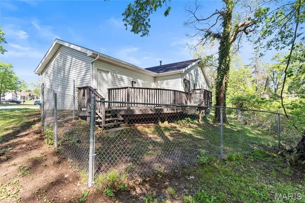 $300,000 | 433 Woodland Hill Court, Manchester, MO 63021