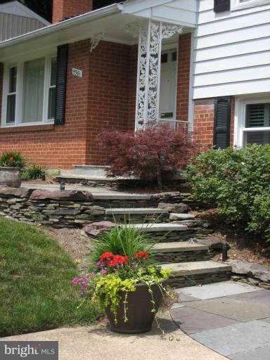 5301 Ravensworth Road Springfield, VA 22151 - Photo 12 of 27 Exterior (Front)
