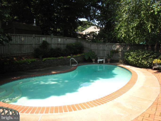 5301 Ravensworth Road Springfield, VA 22151 - Photo 15 of 27 View