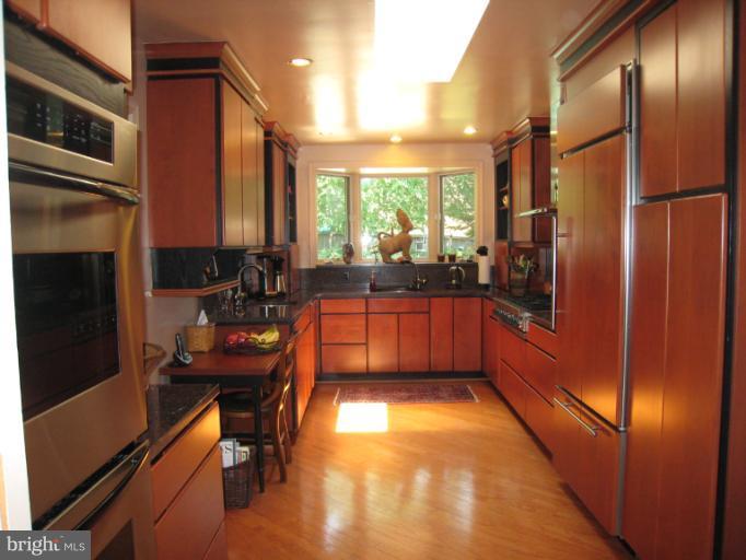 5301 Ravensworth Road Springfield, VA 22151 - Photo 16 of 27 Kitchen