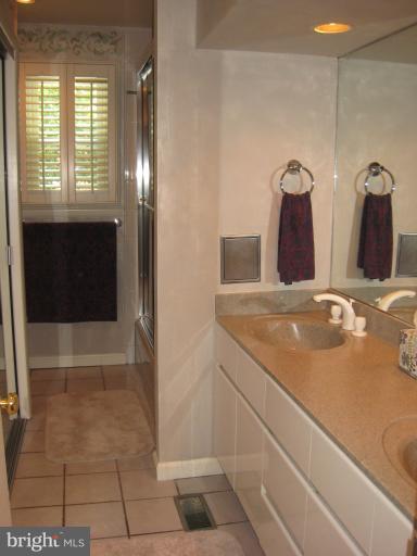 5301 Ravensworth Road Springfield, VA 22151 - Photo 17 of 27 Bath