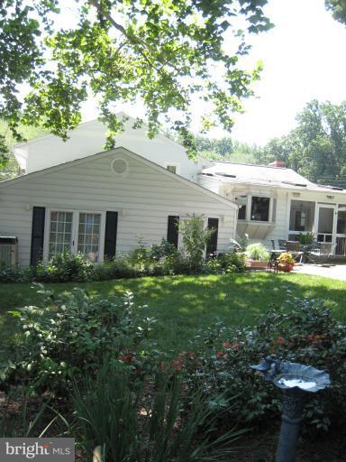 5301 Ravensworth Road Springfield, VA 22151 - Photo 24 of 27 Exterior (Rear)