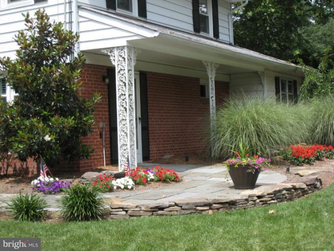 5301 Ravensworth Road Springfield, VA 22151 - Photo 25 of 27 Exterior (Front)