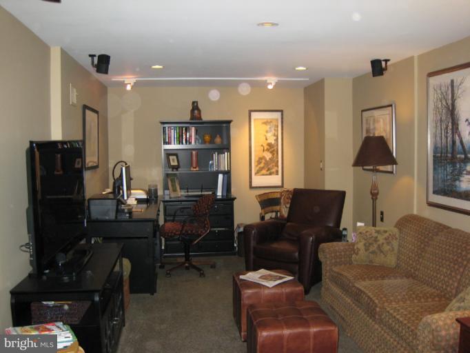 5301 Ravensworth Road Springfield, VA 22151 - Photo 9 of 27 Interior (General)