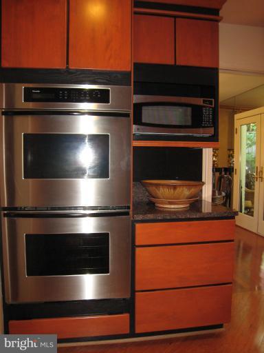 5301 Ravensworth Road Springfield, VA 22151 - Photo 10 of 27 Kitchen