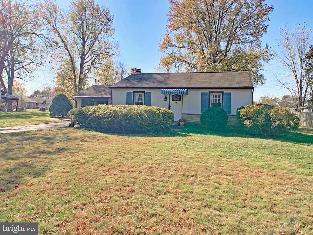 425 Springbrook Lane Hatboro, PA 19040 - Photo 1 of 27 Front View of this Lovely Home!