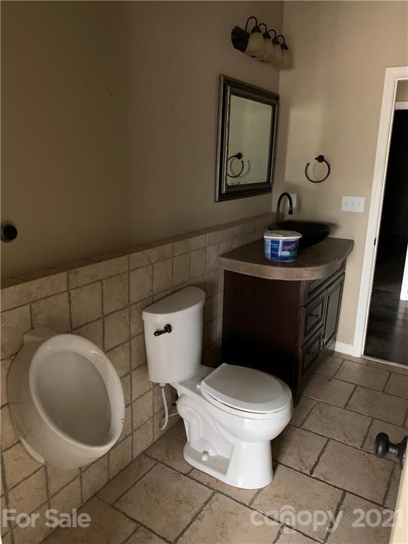 8060 Summit Ridge Drive Catawba, NC 28609 - Photo 27 of 32 a bathroom with a toilet a sink and mirror