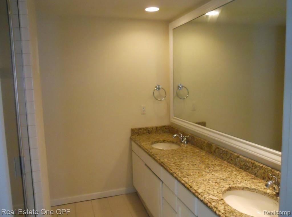 1023 Whittier Road Grosse Pointe, MI 48230 - Photo 15 of 29 15 DSCN1388.jpg